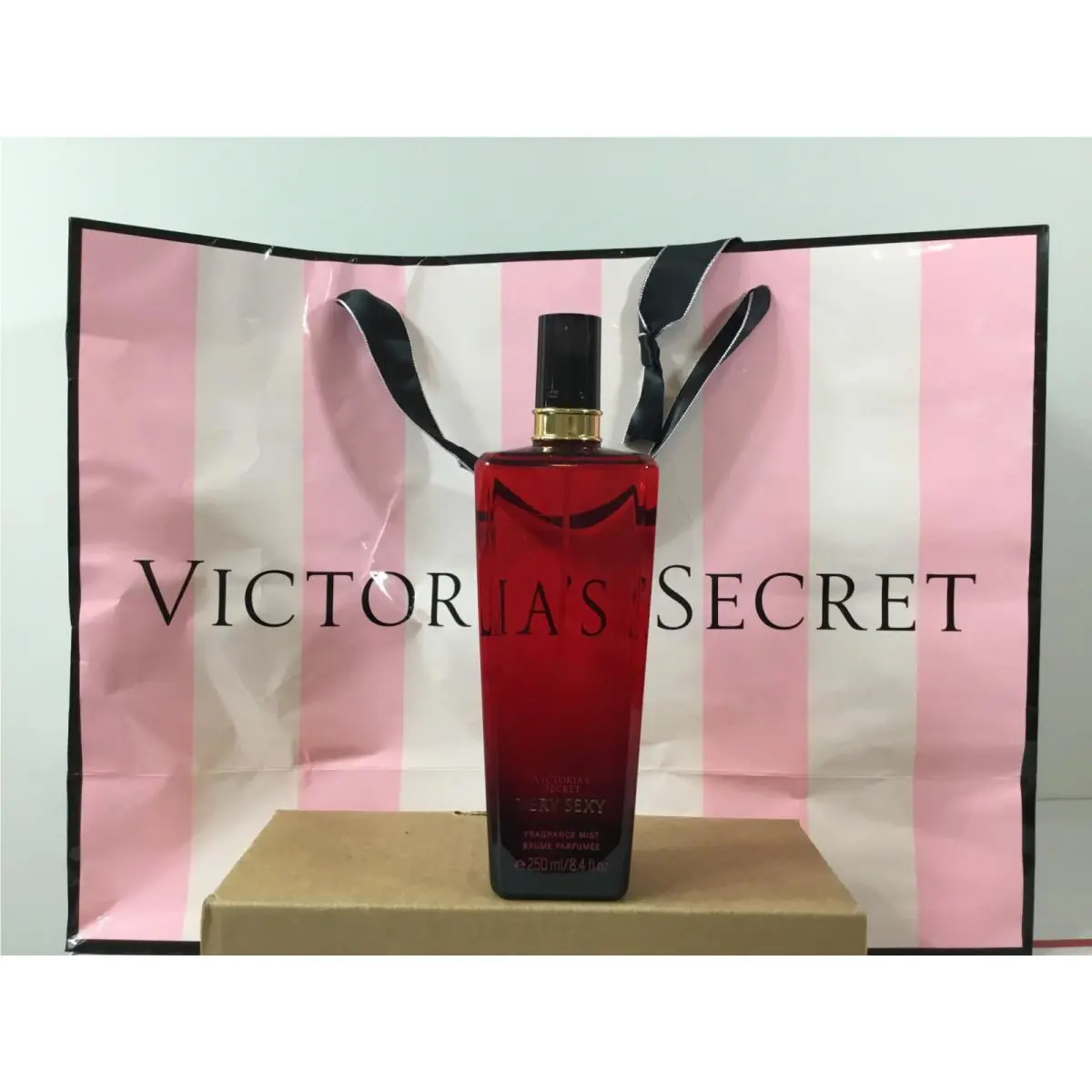 Victoria`s Secret Very Sexy Fragrance Mist 8.4 OZ / 250 ML Limited Edition