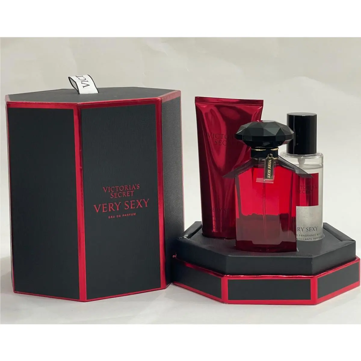 Victoria`s Secret Very Sexy 3 Pcs Gift Set