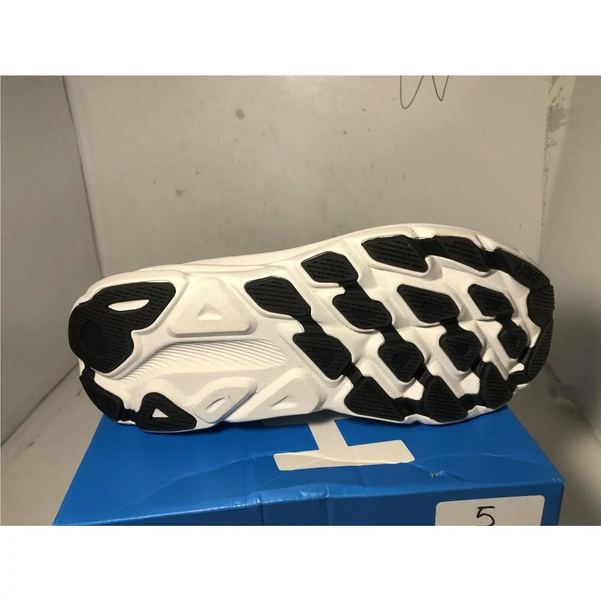 Hoka shoes - Hoka One One Clifton 9 - 1127895 - White 1