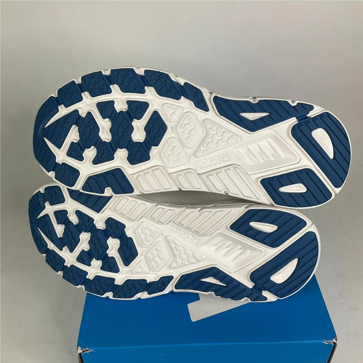 Hoka shoes - Hoka One One Arahi 7 - 1147850 - White (UPC: 197634462196) 6