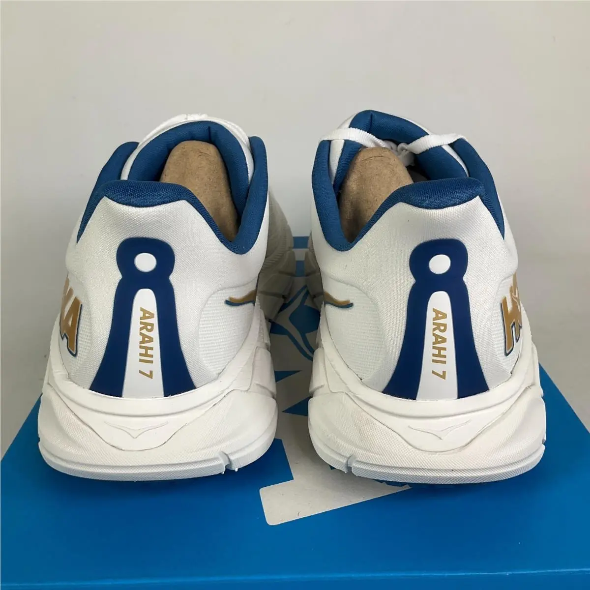 Hoka shoes - Hoka One One Arahi 7 - 1147850 - White (UPC: 197634462196) 3