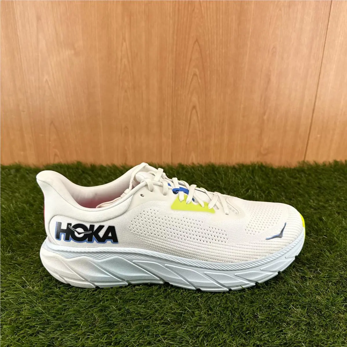Hoka shoes - Hoka One One Arahi 7 - 1147850-BVR - White (UPC: 197634104355) 1