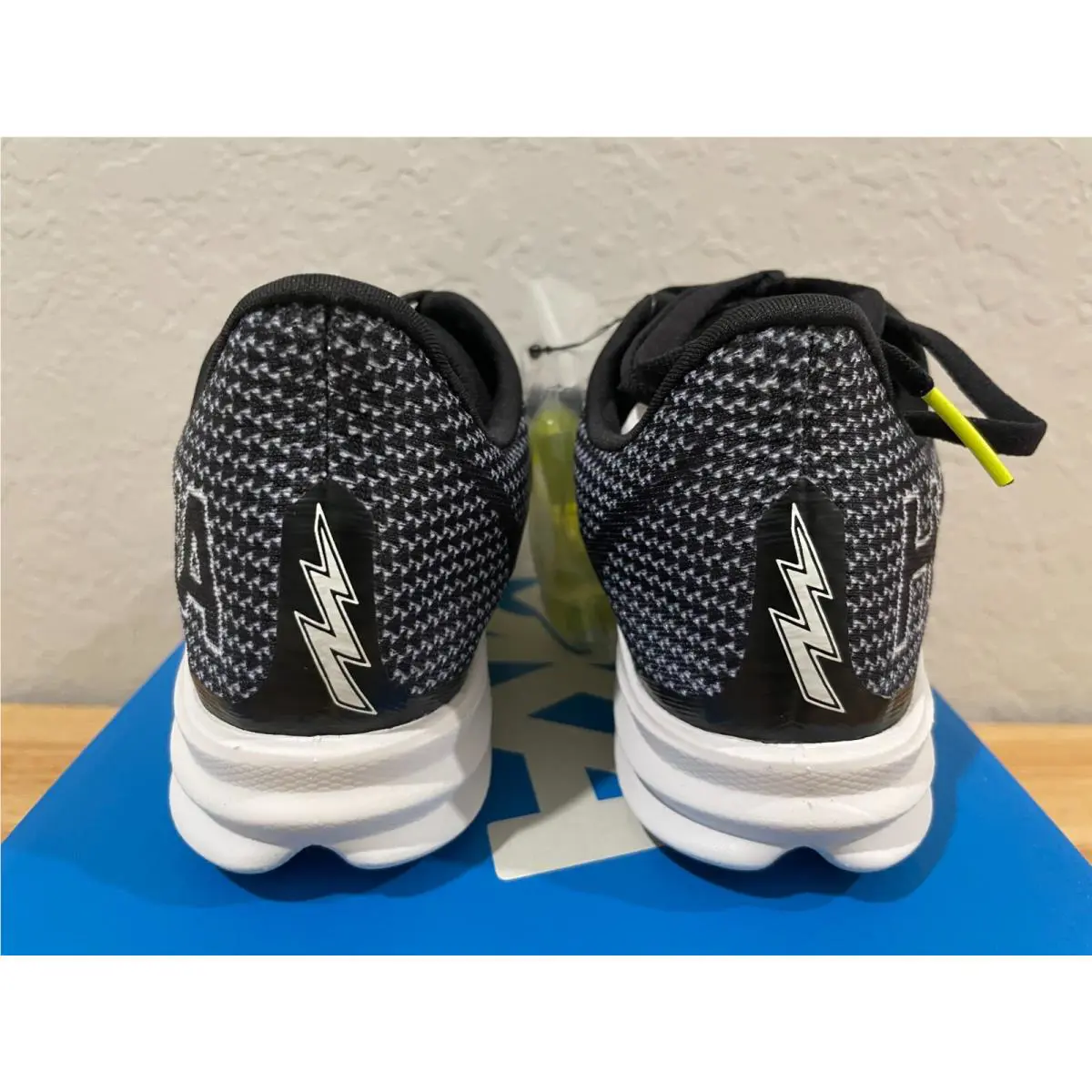 Hoka shoes - Hoka U CRESCENDO MD - CRESCENDO - Black 2