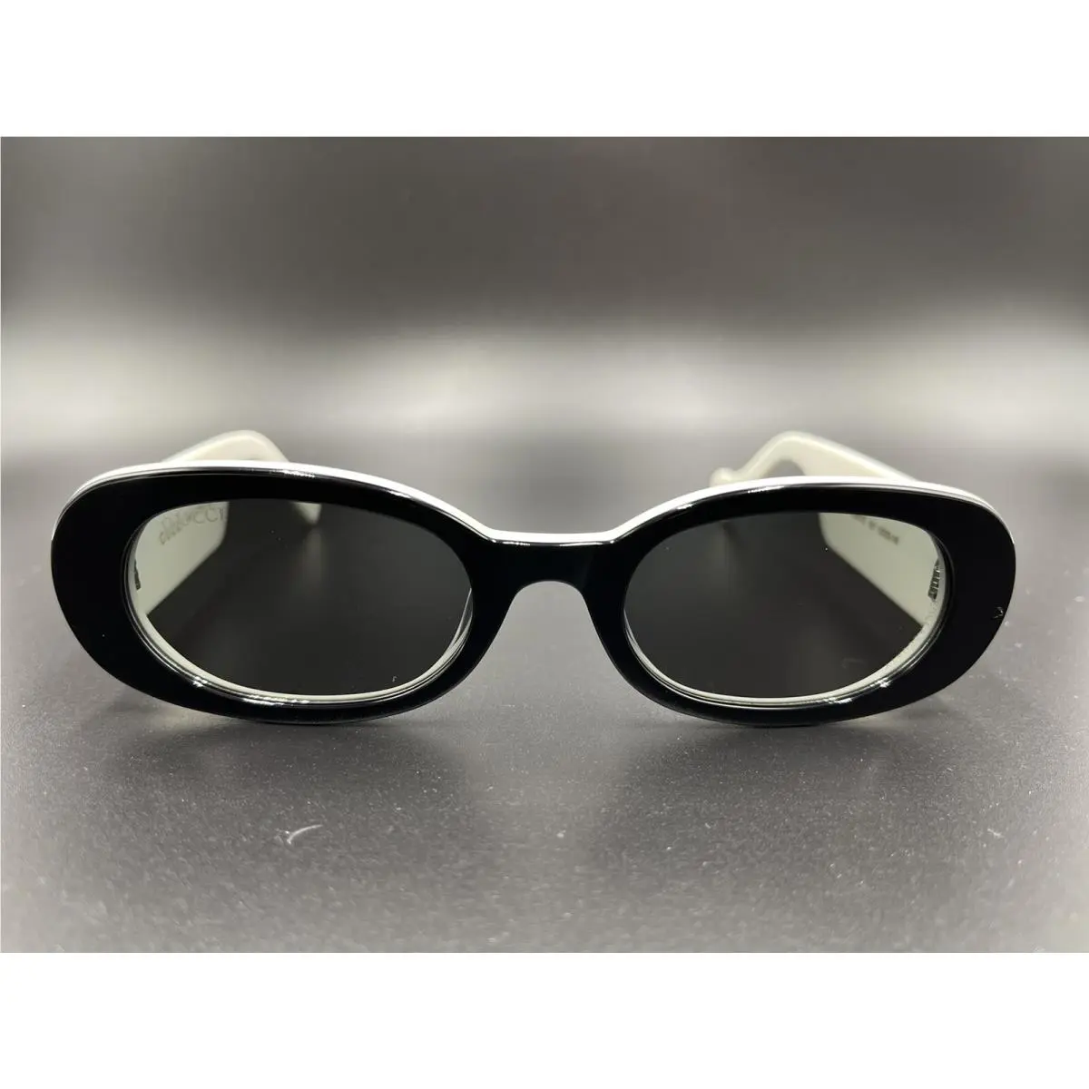 GG0517S 001 Black/white/gradient Lens 52-23 Sunglasses Italy by Gucci