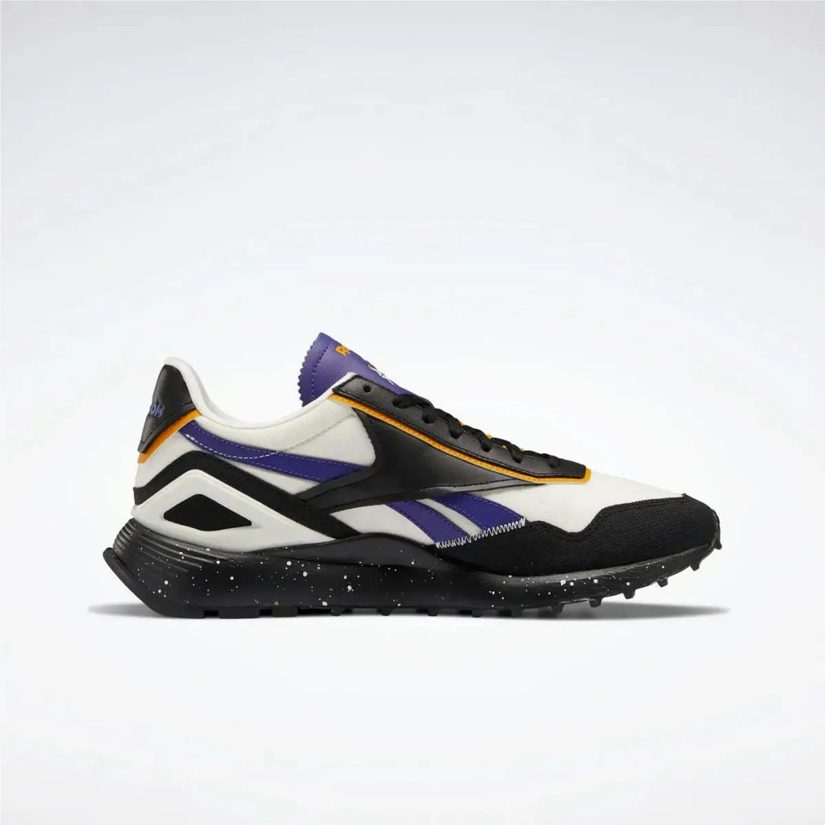 Reebok shoes - Chalk/Cblack/Bolprp 6