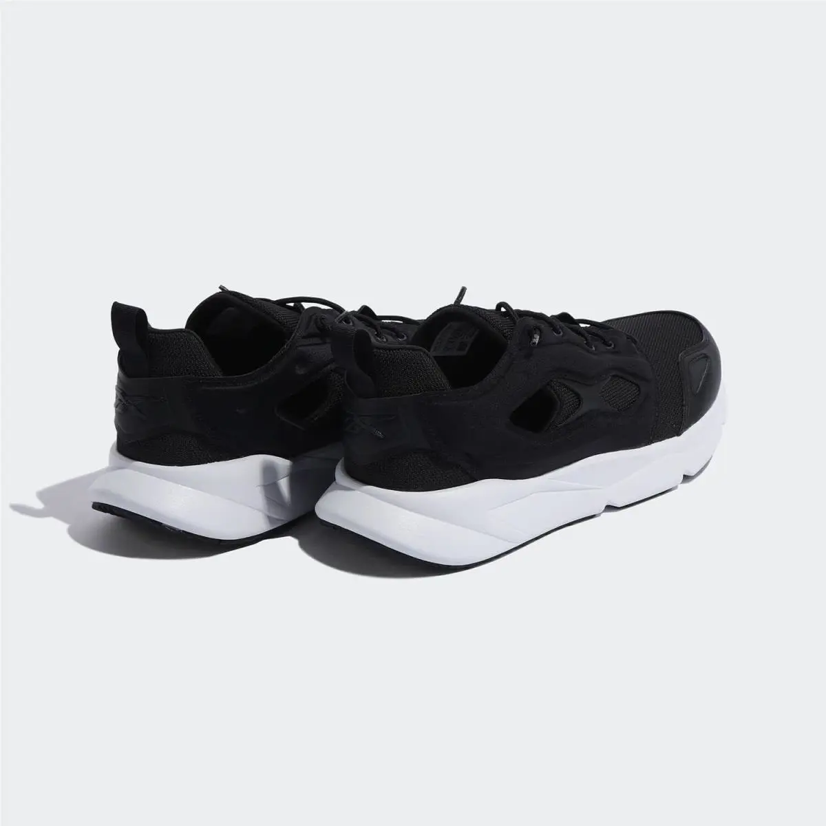 Reebok shoes - Cblack/Ftwwht/Drksil 3