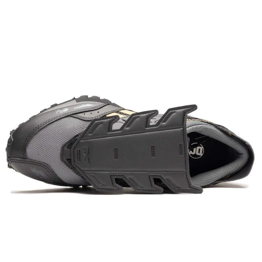 Reebok shoes - Core Black / Alloy / Matte Gold 0