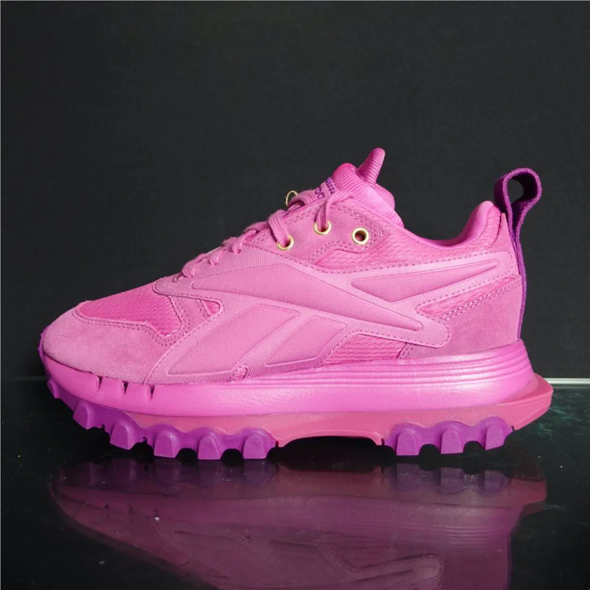 Reebok shoes - Reebok Classic Leather Cardi B V2 - Pink 16