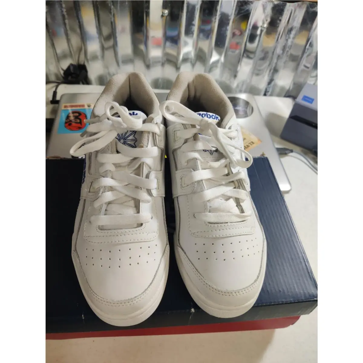 Classic Reebok Shoes 4.5 Men`s/ 6 Women`s