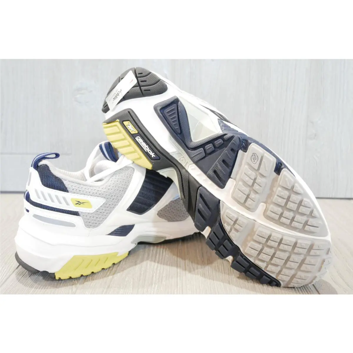 Reebok shoes - White 4