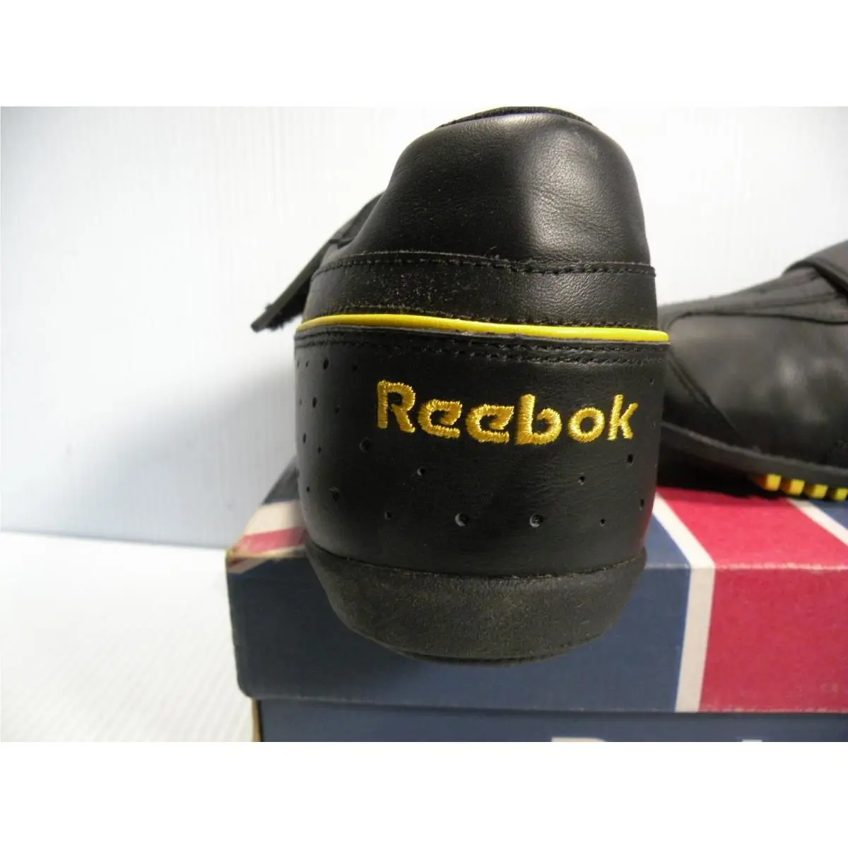 Reebok shoes - Black/Yellow 2