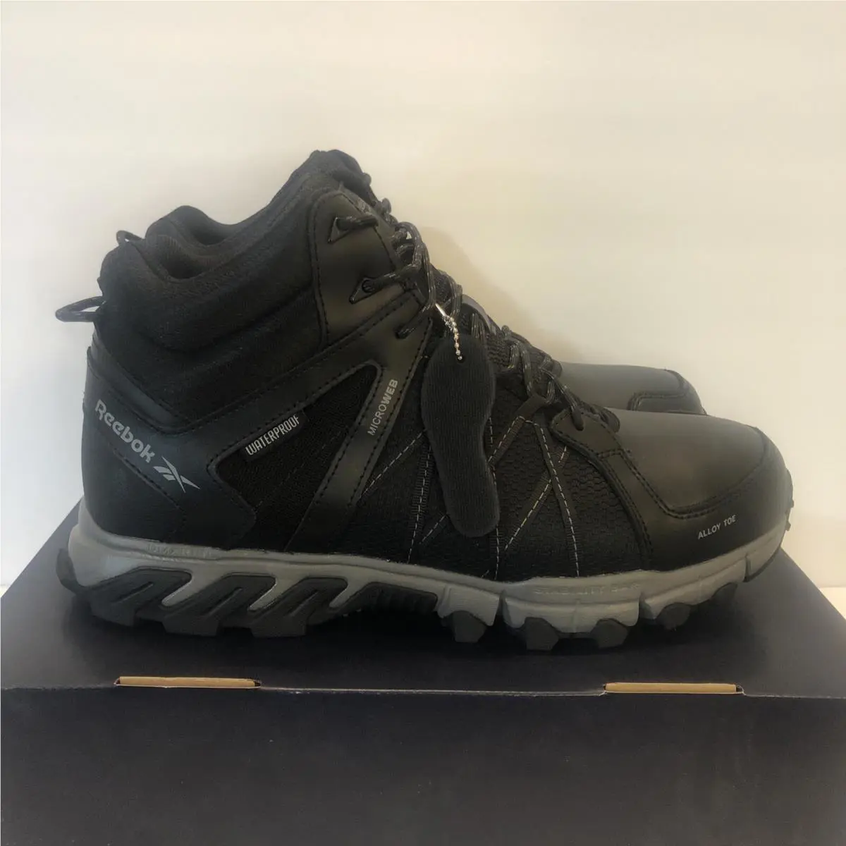 Reebok shoes - Black/Grey 3