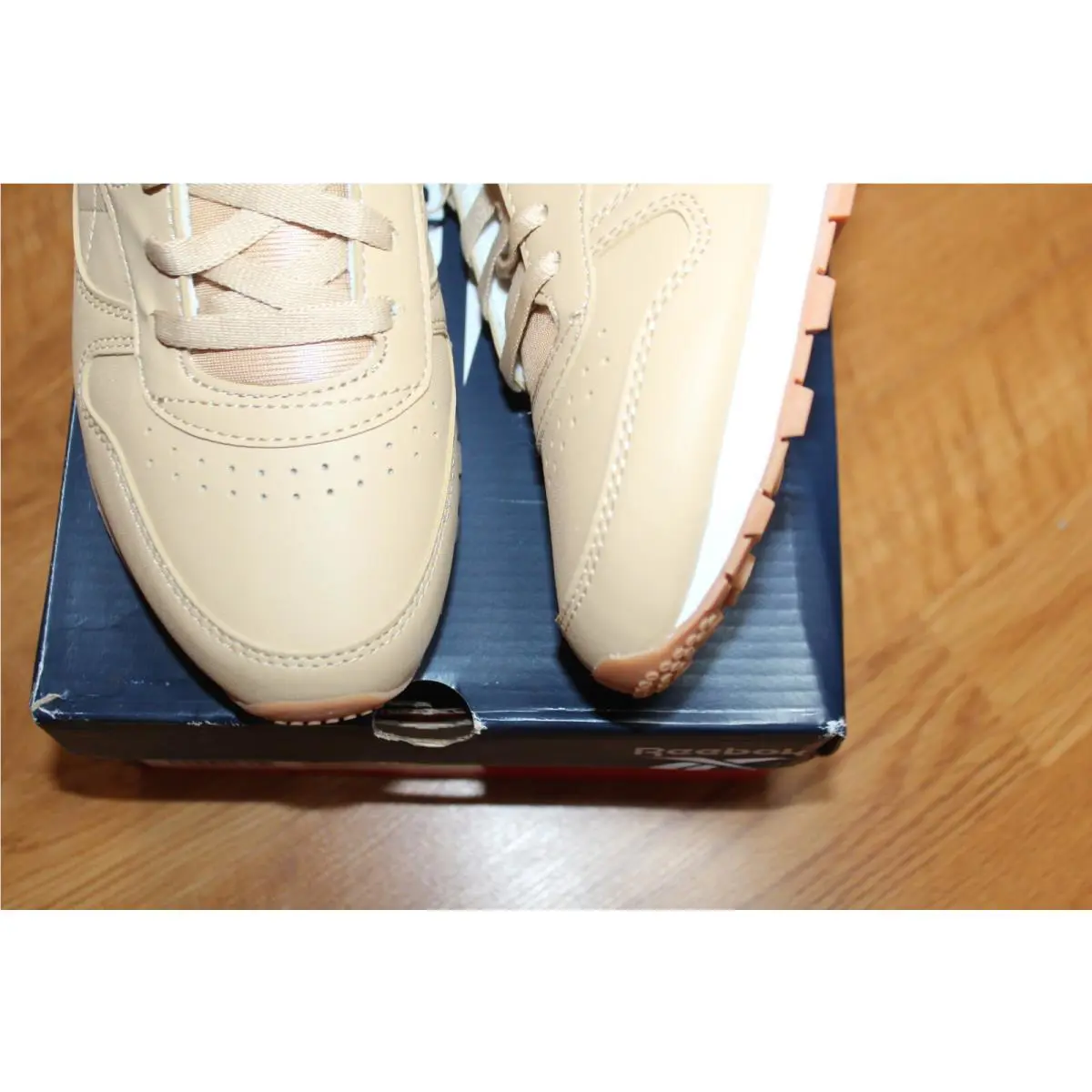 Reebok shoes - CLASSIC - CLASSIC - SAHARA (UPC: 195743028159) 0
