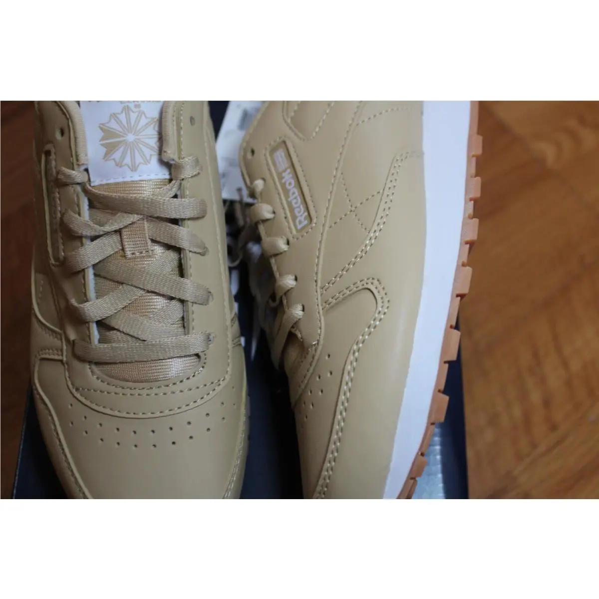 Reebok shoes - CLASSIC - CLASSIC - SAHARA (UPC: 195743028159) 1