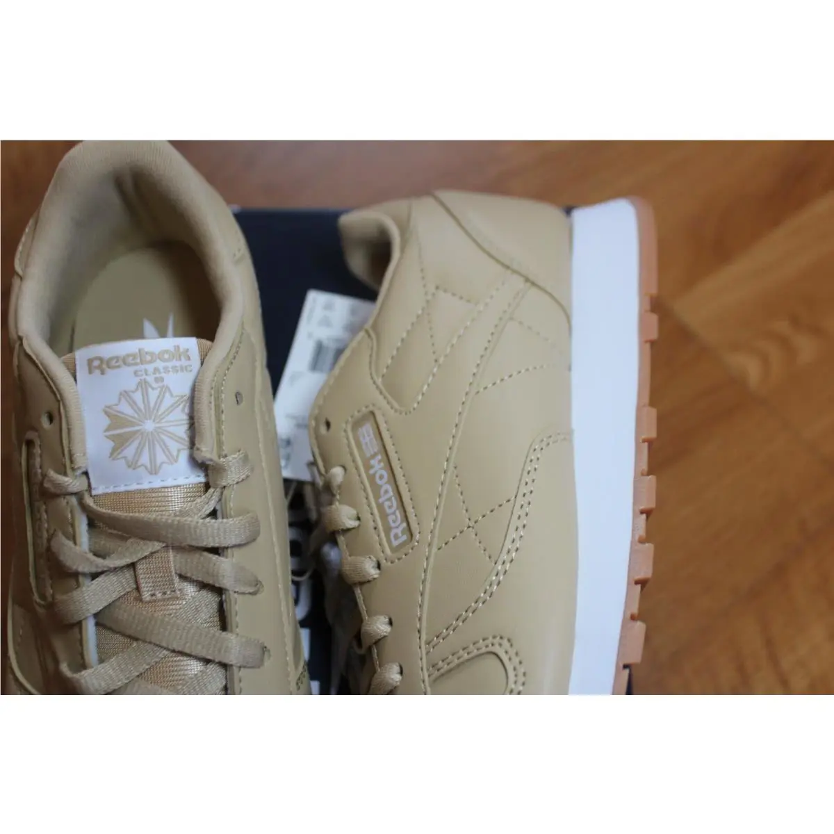 Reebok shoes - CLASSIC - CLASSIC - SAHARA (UPC: 195743028159) 2