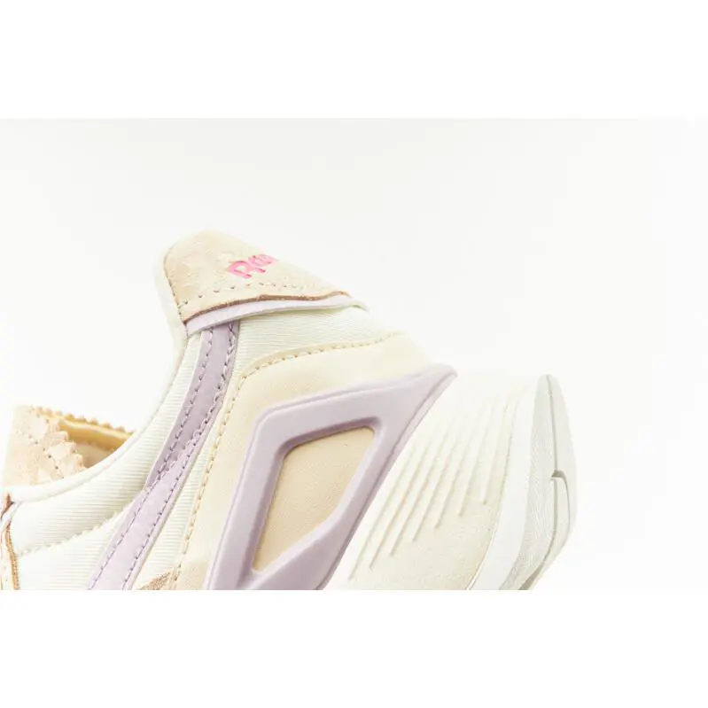Reebok shoes - Alabaster / Chalk / Quartz Glow 5