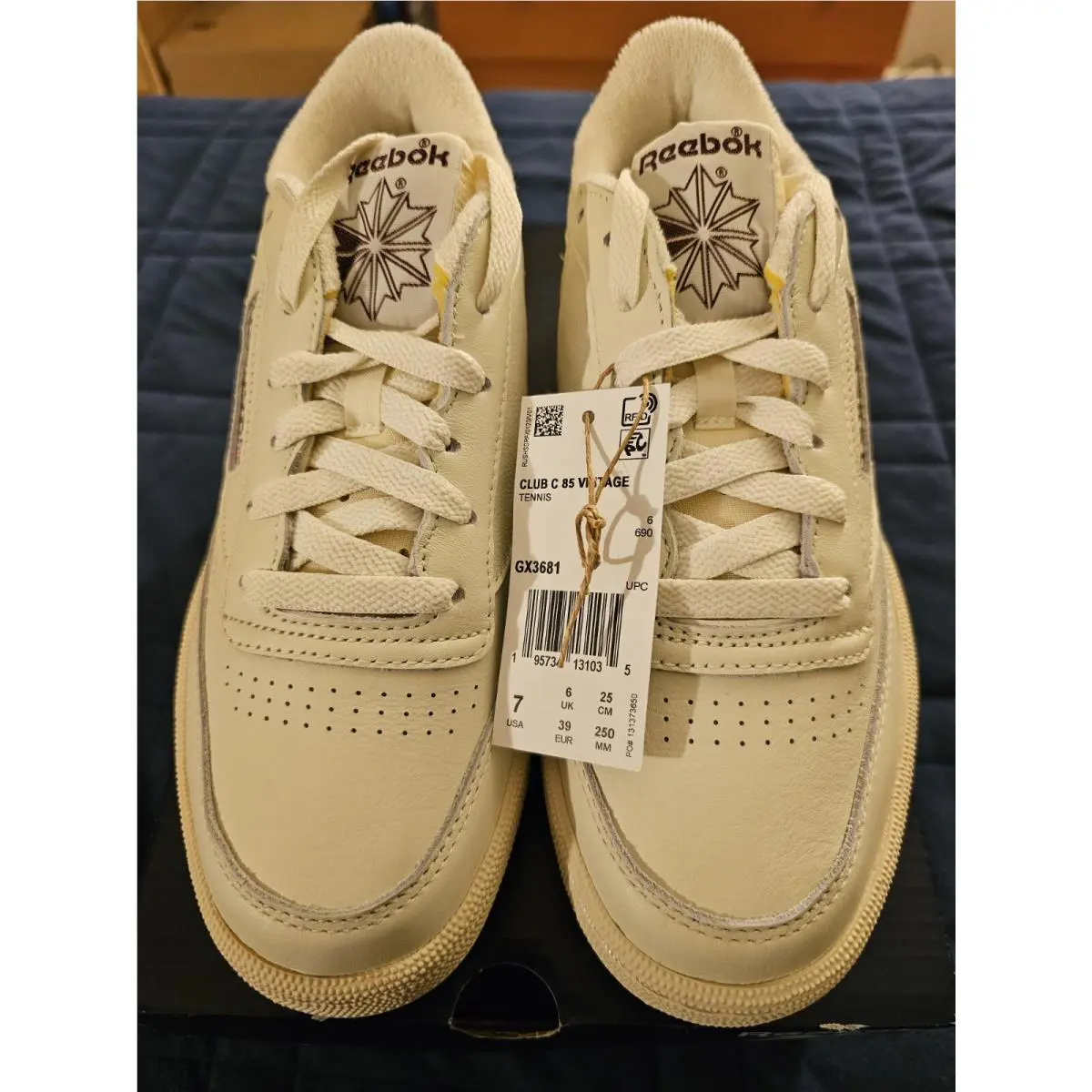 Reebok shoes - REEBOK CLUB C 85` - CLUB - GX3681 - Chalk/Alabaster/Maroon 5