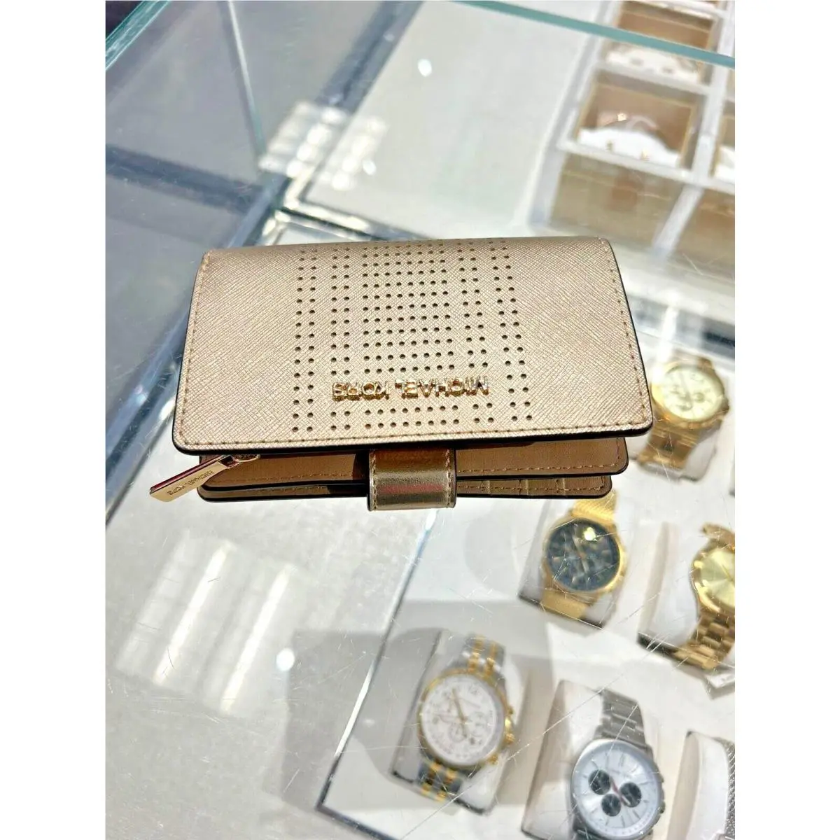 Women Medium Leather Bifold Zip Coin Credit Card Holder id Wallet PALE GOLD by Michael Kors