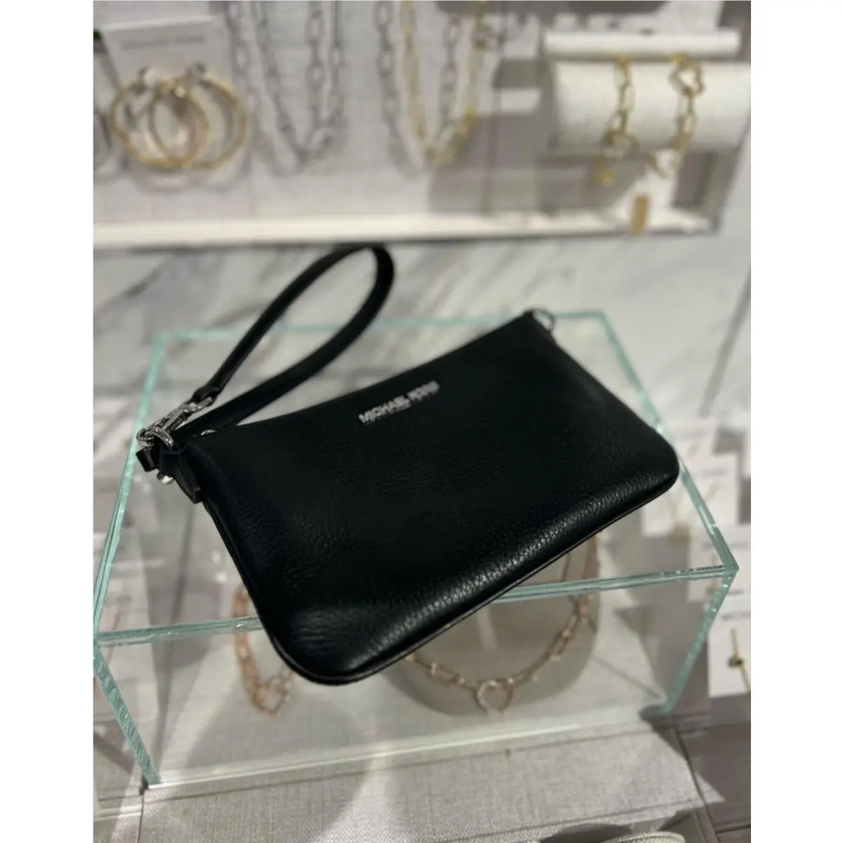 Jet Set Women SM Leather Convertible Pouch Wristlet Purse Variation BLACK by Michael Kors