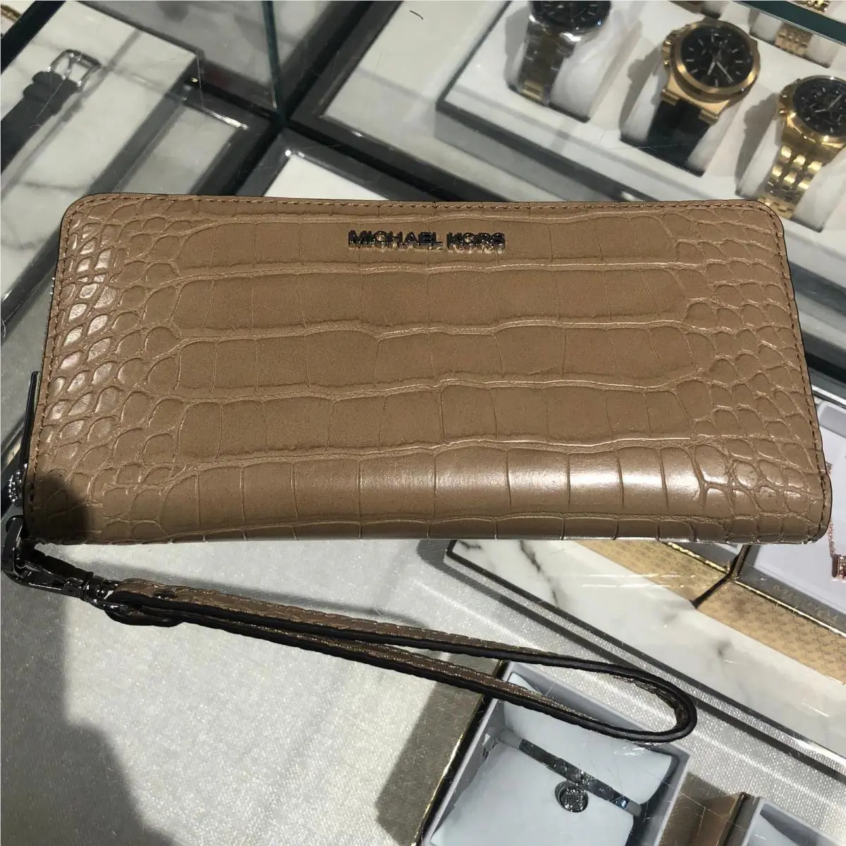 Michael Kors Large Fashion Zip Around Continental Long Wallet Wristlet Clutch