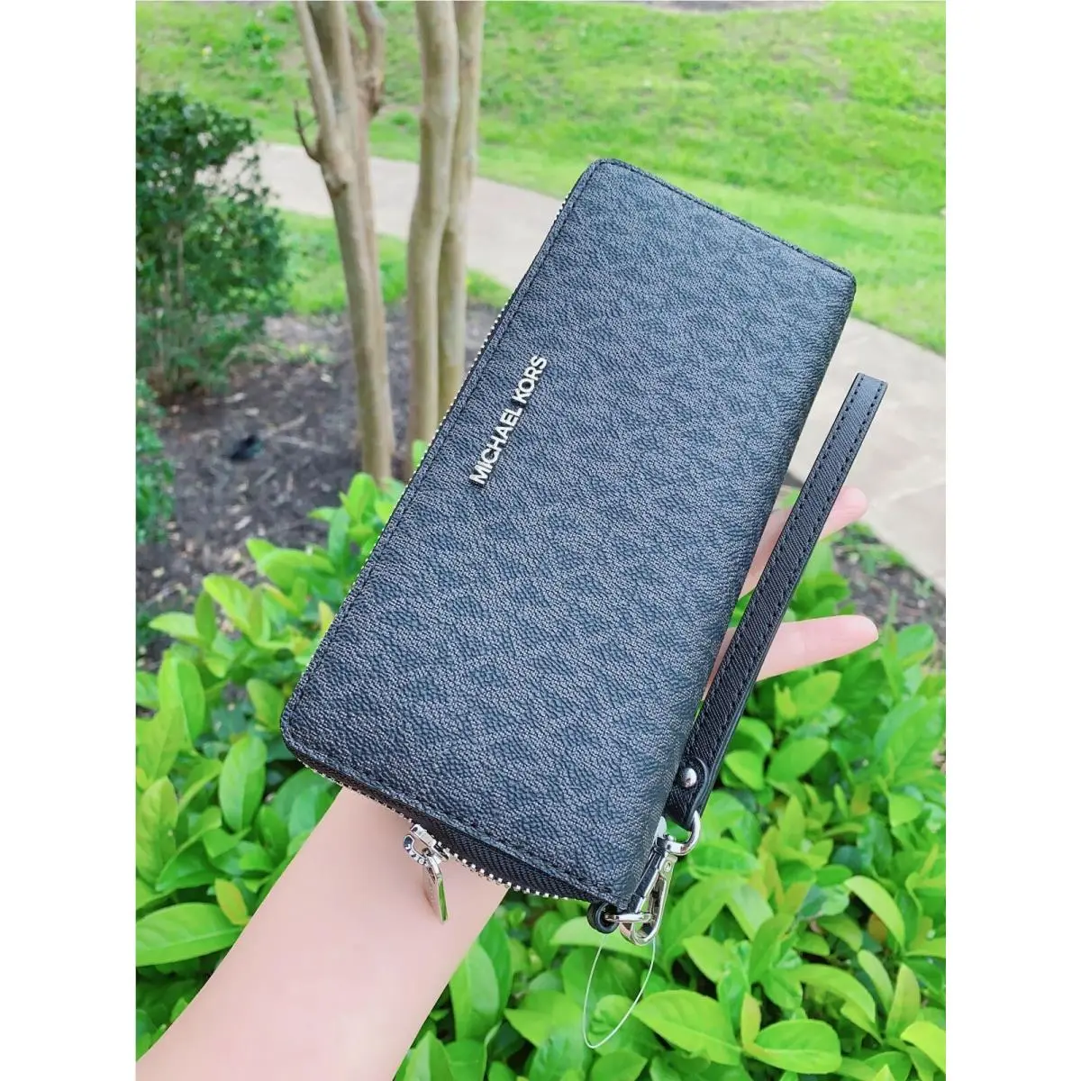 Jet Set LG Travel Continental Wallet Leather Wristlet Black Signature by Michael Kors