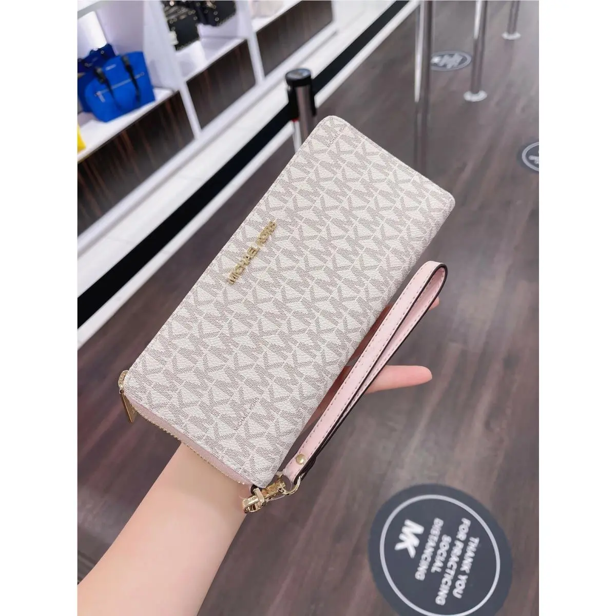 Jet Set LG Travel Continental Wallet Leather Wristlet Vanilla Blush Multi/Gold by Michael Kors