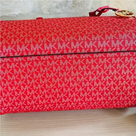 Michael Kors  bag  - Michael Kors Jet Set Travel - 35H3GTFU2V - Handle/Strap: Red, Hardware: Gold, Exterior: bright red on tag same as chilli red