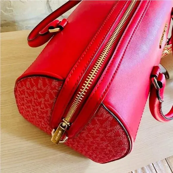 Michael Kors  bag  - Michael Kors Jet Set Travel - 35H3GTFU2V - Handle/Strap: Red, Hardware: Gold, Exterior: bright red on tag same as chilli red