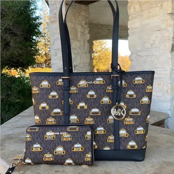 Michael Kors Jst SM TZ Shouder Taxi Nyc Signature Tote/ Zip Wallet