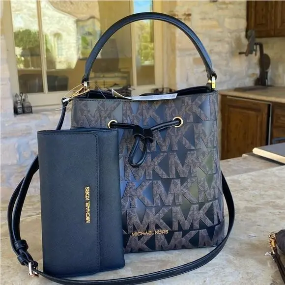 Suri Medium Bucket Crossbody Shoulder Bag Graphic/wallet Option handbag+wallet by Michael Kors