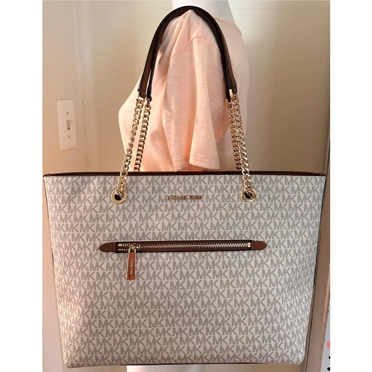 Jet Set Chain Vanilla MK Logo Large Zip Pocket Tote Shoulder Bag by Michael Kors
