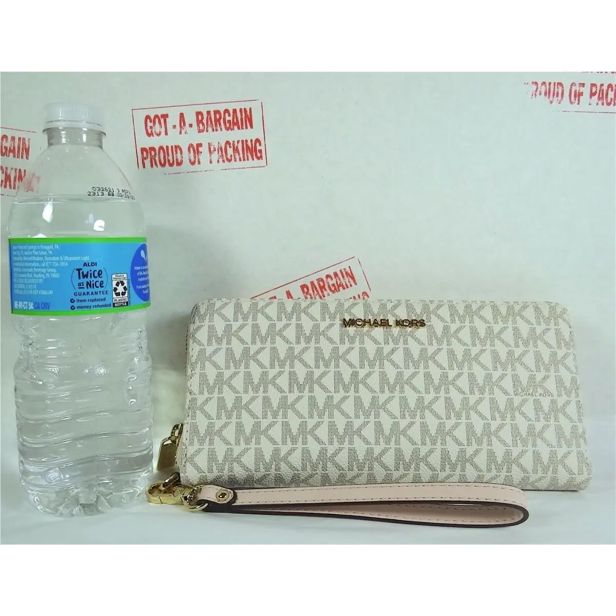 Jet Set Travel Signature Pvc Continental Wallet Wristlet Phonecase MK/Vanilla/Blush by Michael Kors