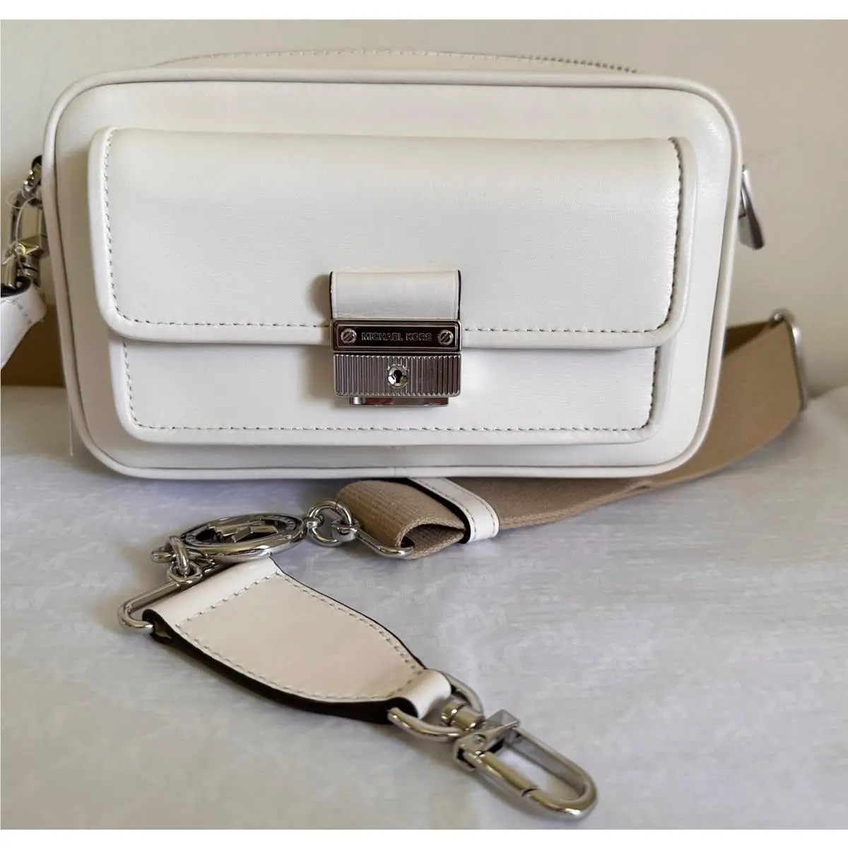 Michael Kors Bradshaw Medium White Silver Leather Messenger Camera Crossbody Bag