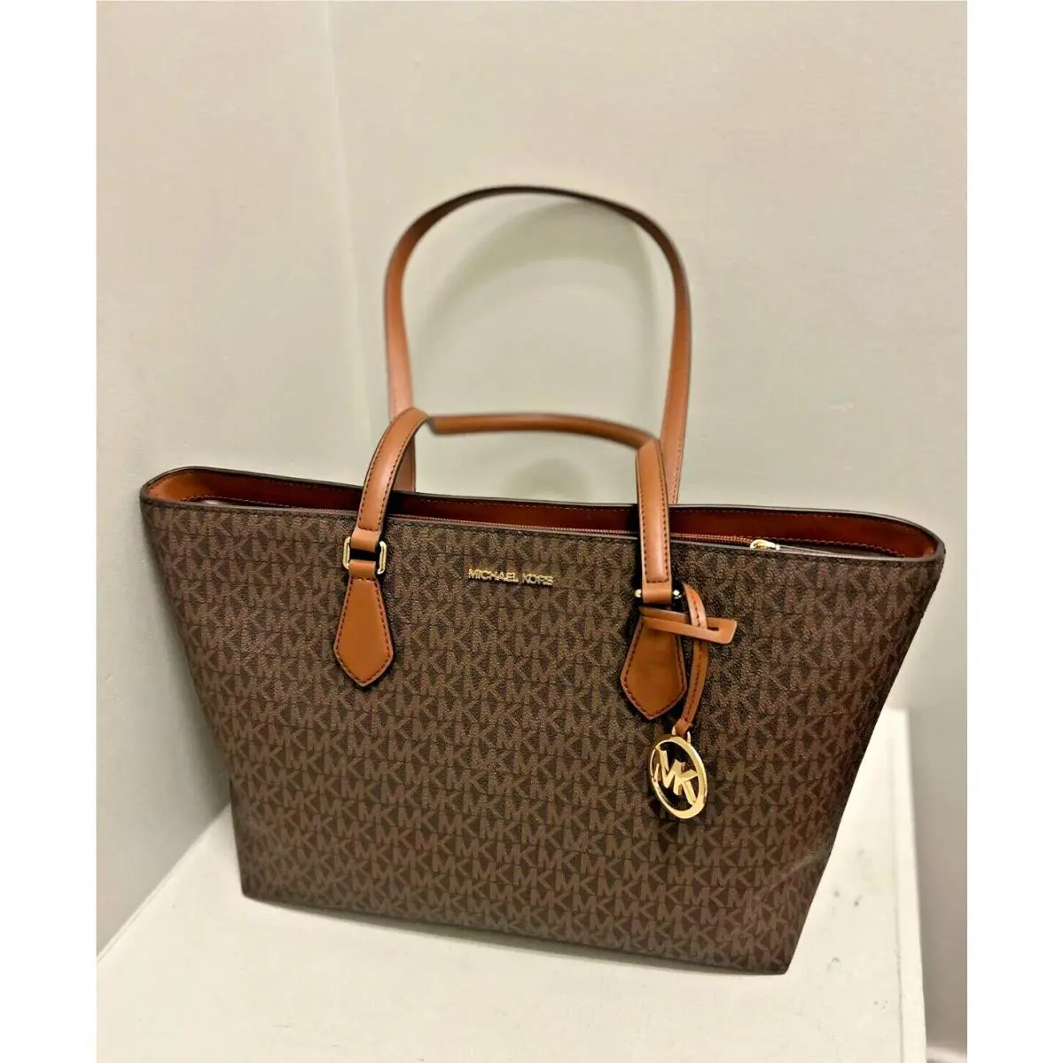 Michael Kors Lady Sheila Large Non-leather Vegan Handbag Tote Shoulder Bag Brown