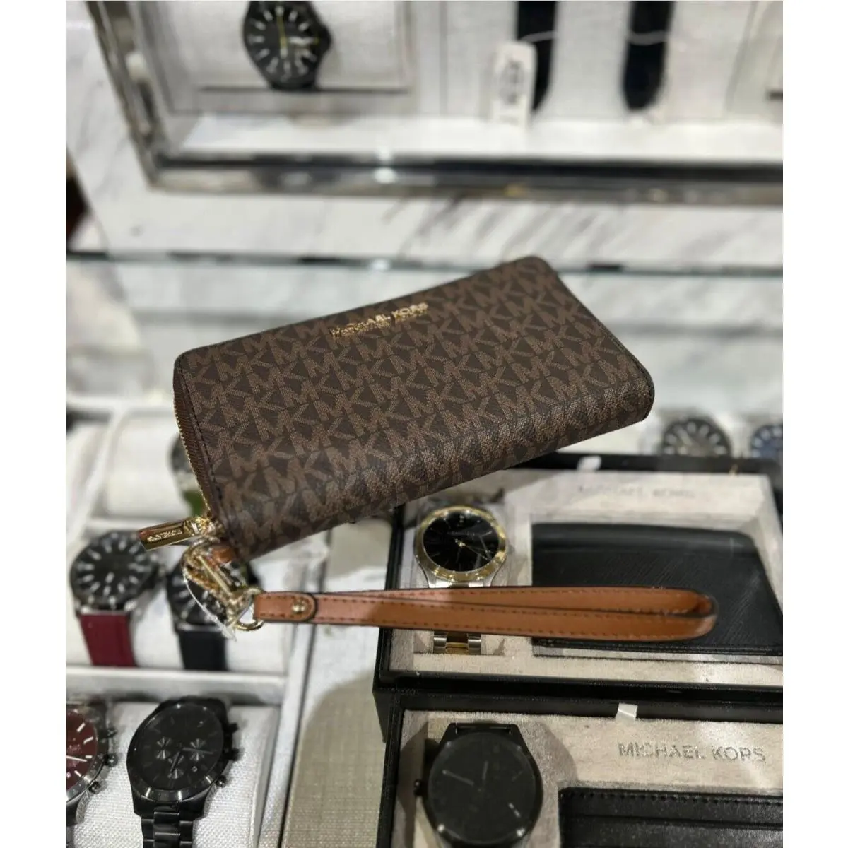 Michael Kors Large Flat Phone Case ZA Credit Card Wristlet Wallet Brown Women