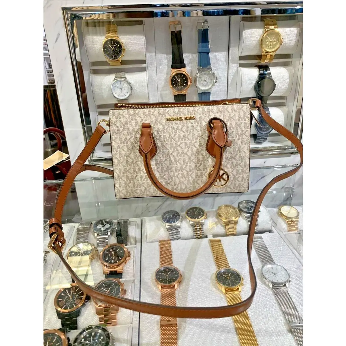 Michael Kors Sheila Small Purse Satchel Handbag Crossbody Bag Vanilla Shoulder