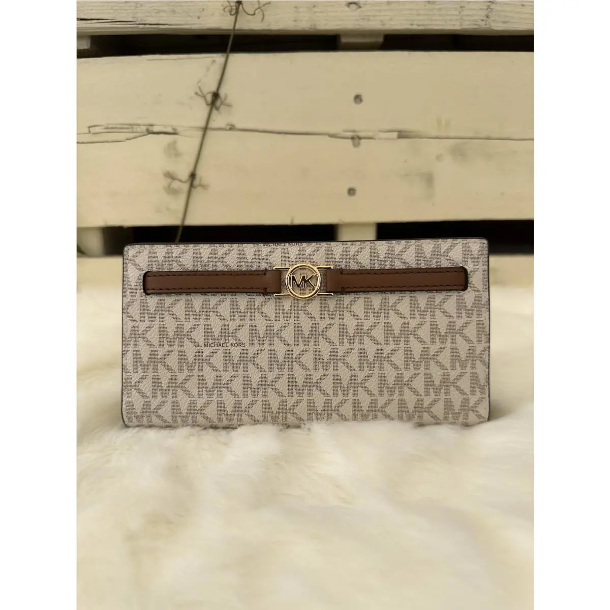 Michael Kors Reed Large Snap Wallet Vanilla