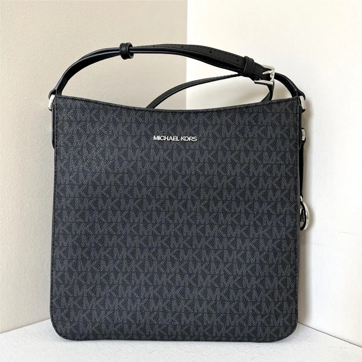 Michael Kors Jet Set Travel Large Logo Messenger Bag Black with Dust Bag