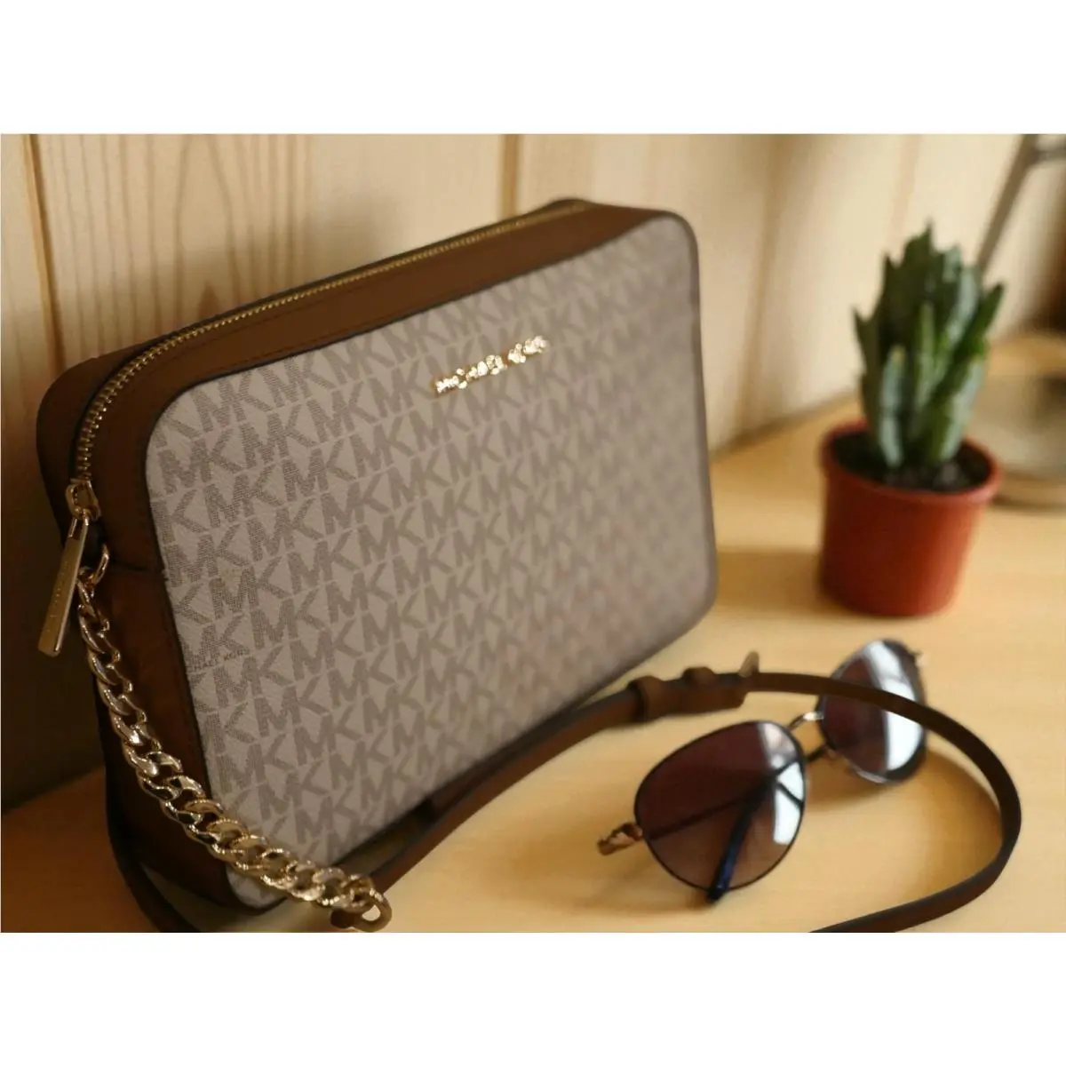 Jet Set Large Crossbody Gold-tone Hardware/vanilla One Size by Michael Kors