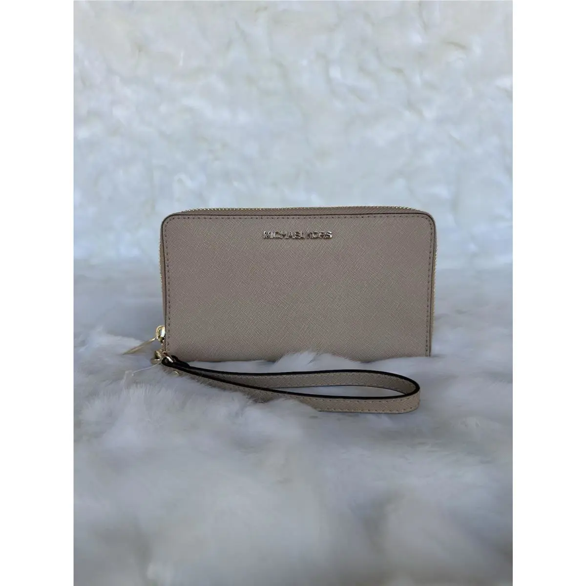 Michael Kors Jet Set Travel Medium ZA Phone Holder Wristlet Bisque
