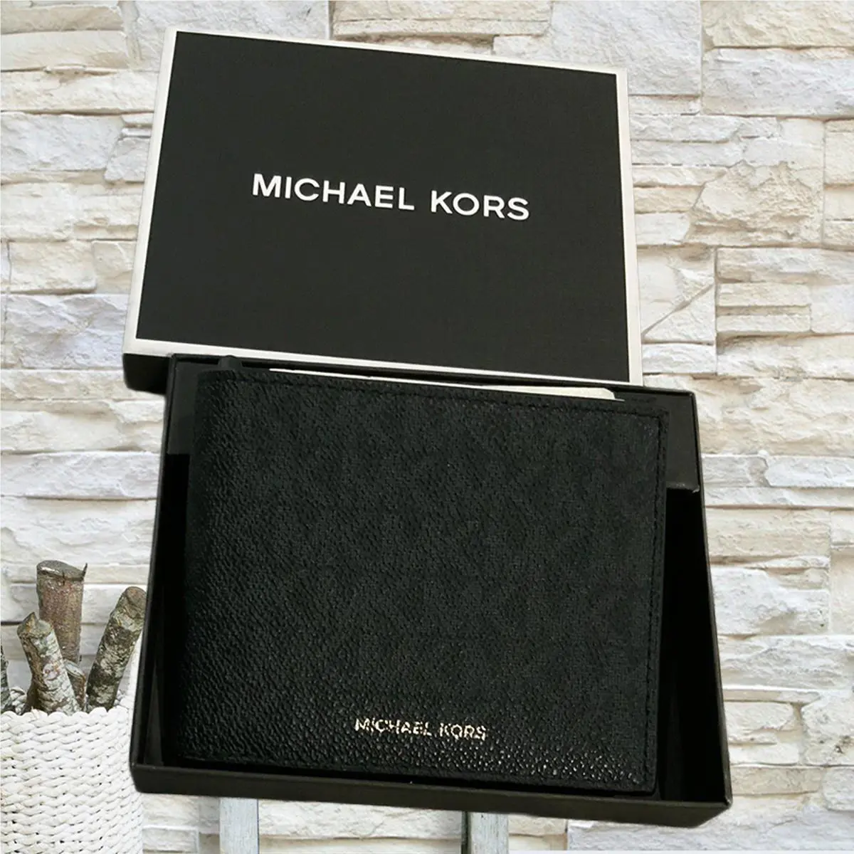 Michael Kors Jet Set Men`s Black Leather Slim Billfold Wallet
