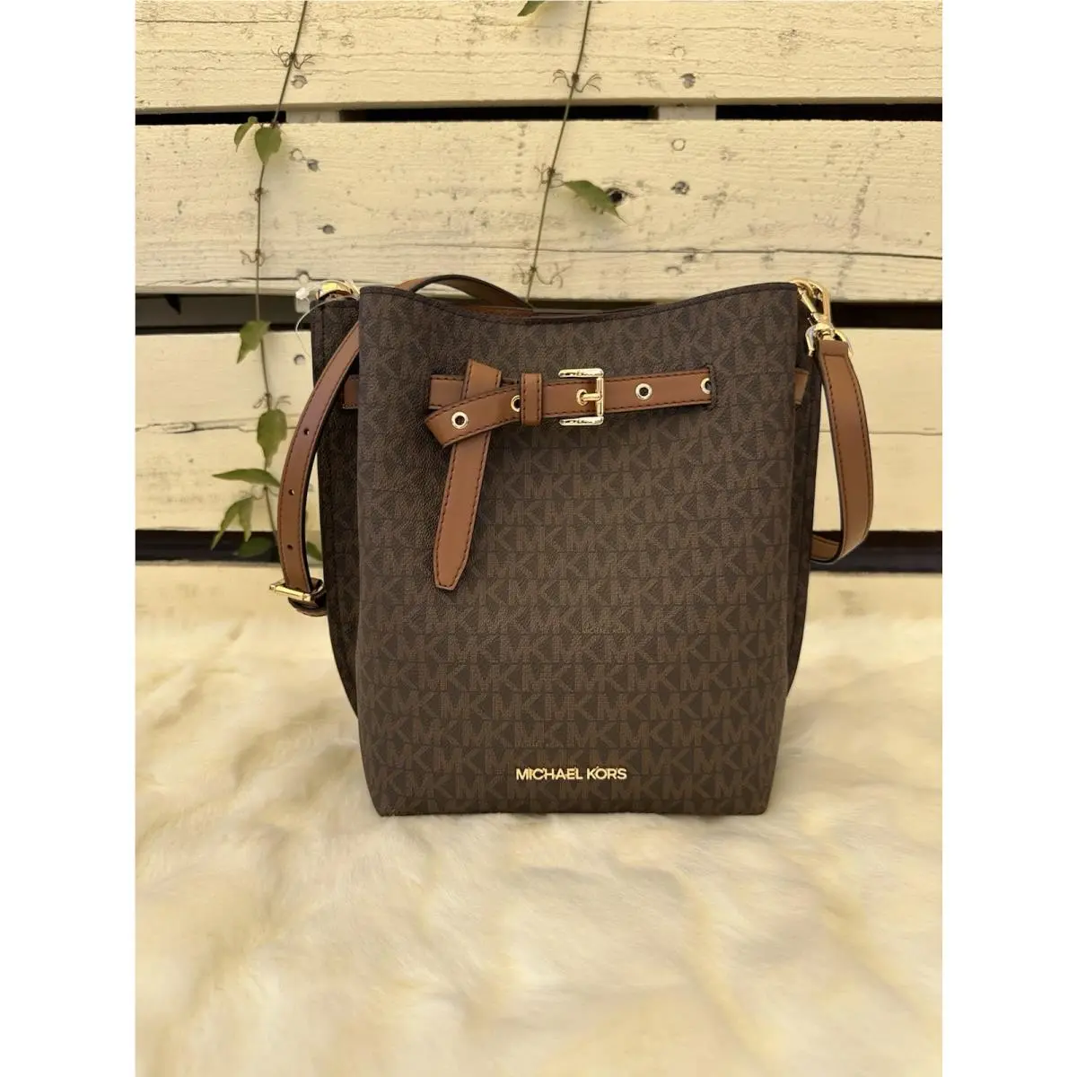 Michael Kors Emilia Small Bucket Bag Messenger/crossbody Brown
