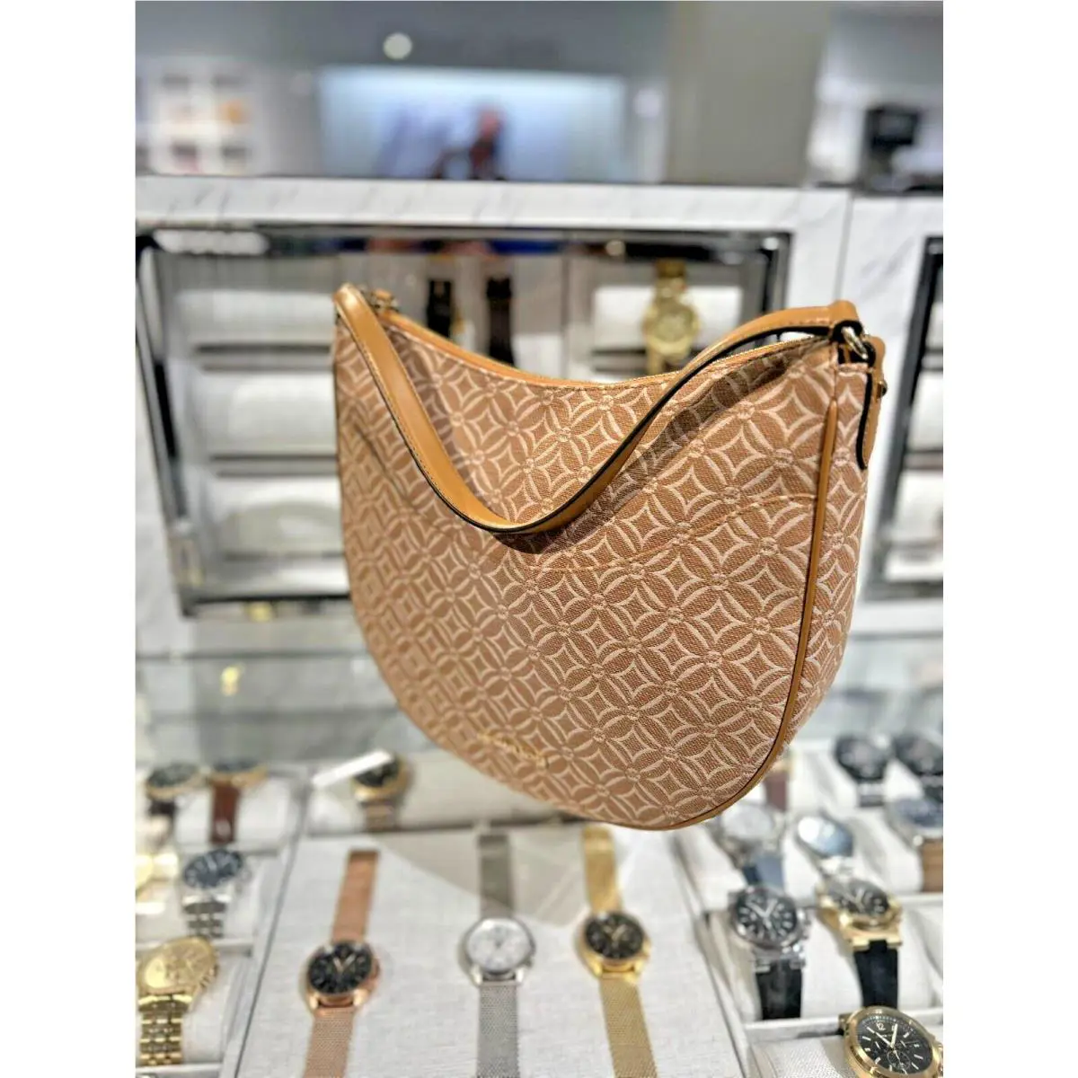 Michael Kors Dover Women Large Shoulder Handbag Purse Bag Handbag Purse Deer