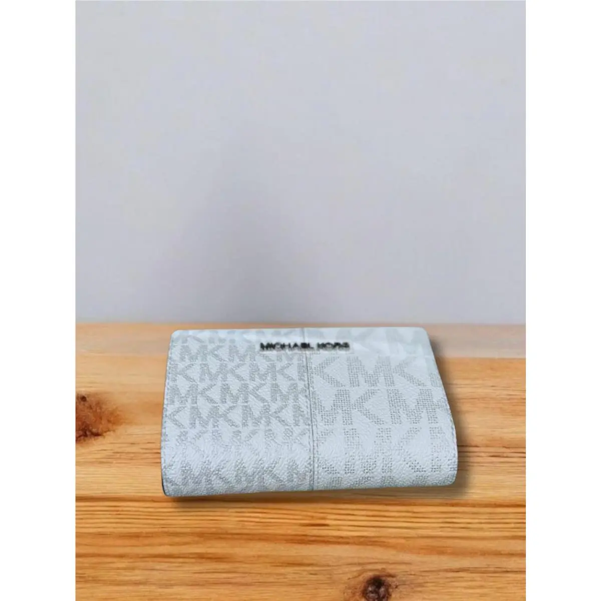 Michael Kors Jet Set Travel MK Logo Medium Logo Bi-fold Zip Coin Wallet Silver
