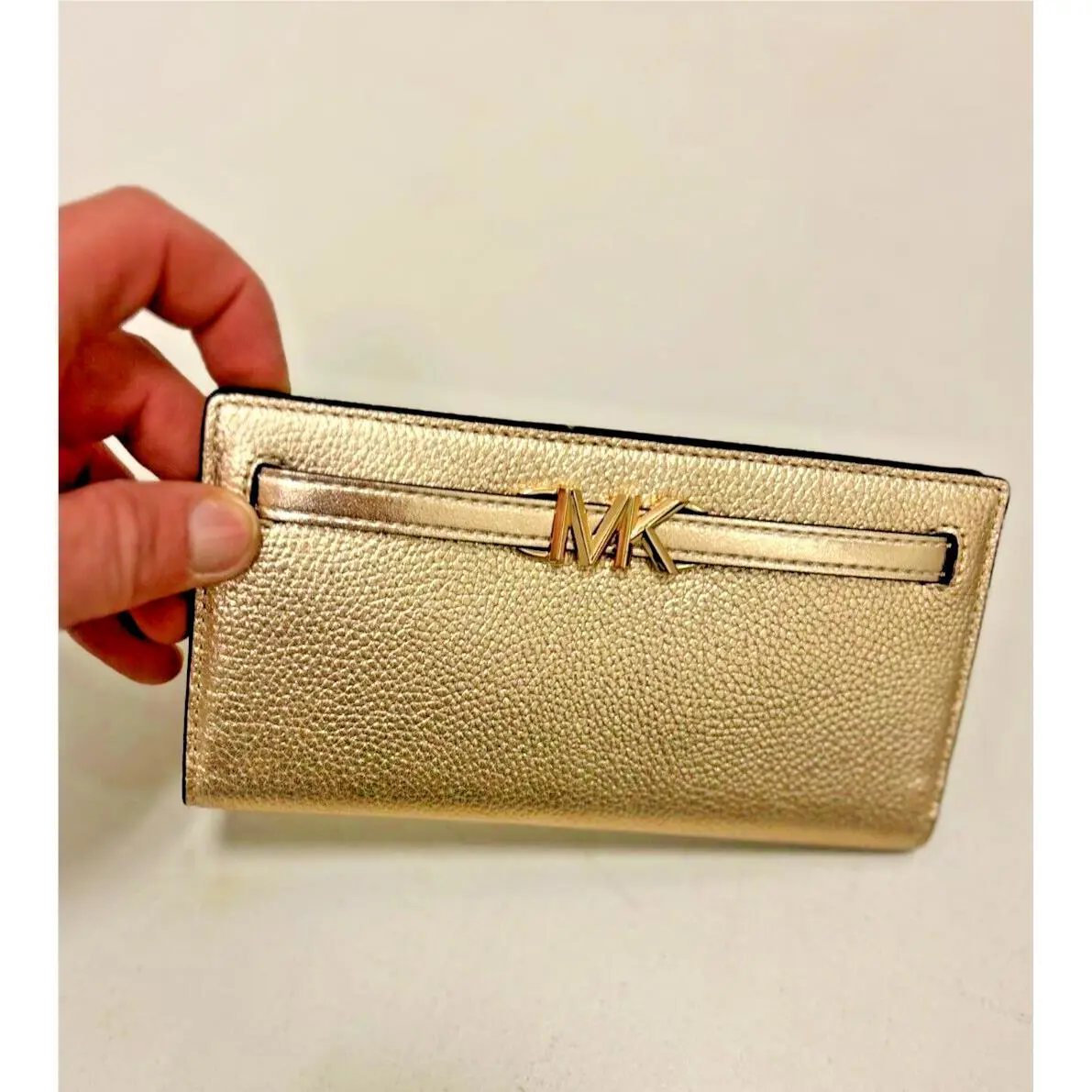 Michael Kors Reed Large Leather Snap Flat Wallet Credit Card ID Holder Pale Gold