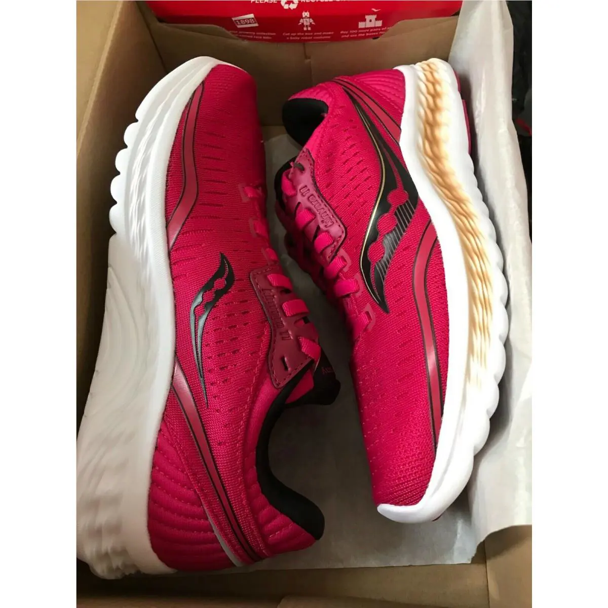 Saucony shoes - SAUCONY KINVARA 11 - KINVARA - S10551-20 - Berry/Gold 6