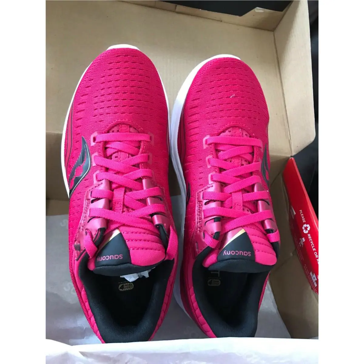 Saucony shoes - SAUCONY KINVARA 11 - KINVARA - S10551-20 - Berry/Gold 7
