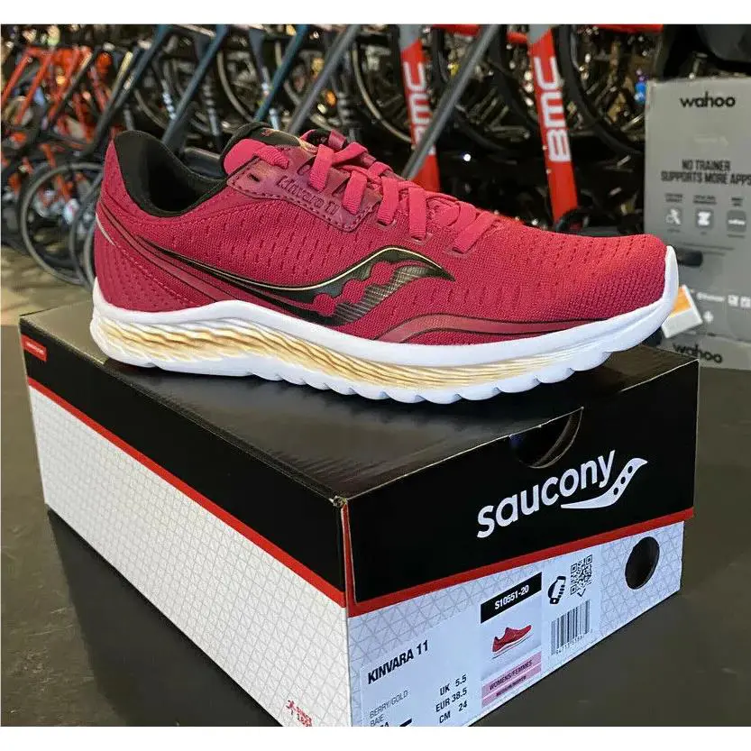 Saucony shoes - SAUCONY KINVARA 11 - KINVARA - S10551-20 - Berry/Gold 10