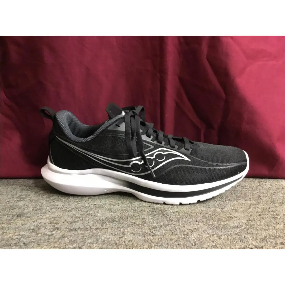 Men’s Saucony S20723-05 Kinvara 13 Black/silver Sneakers Size 7.5 Medium