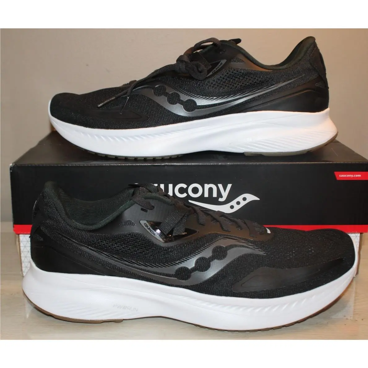 Saucony Men`s Guide 15 Black Sneakers Shoes Size 12
